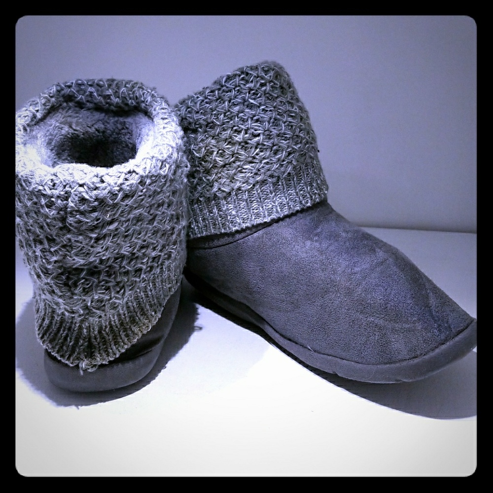 KOHLS simply Vera grey knitted slipper boots